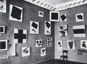 Foto della mostra - In alto, all'angolo, è visibile l'opera di Malevic